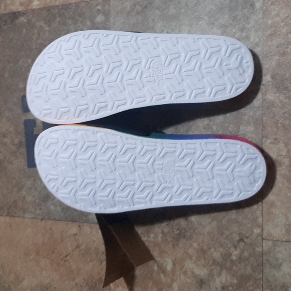 New. The North Face Basecamp III Pride Slides. Size 8. - Picture 5 of 6
